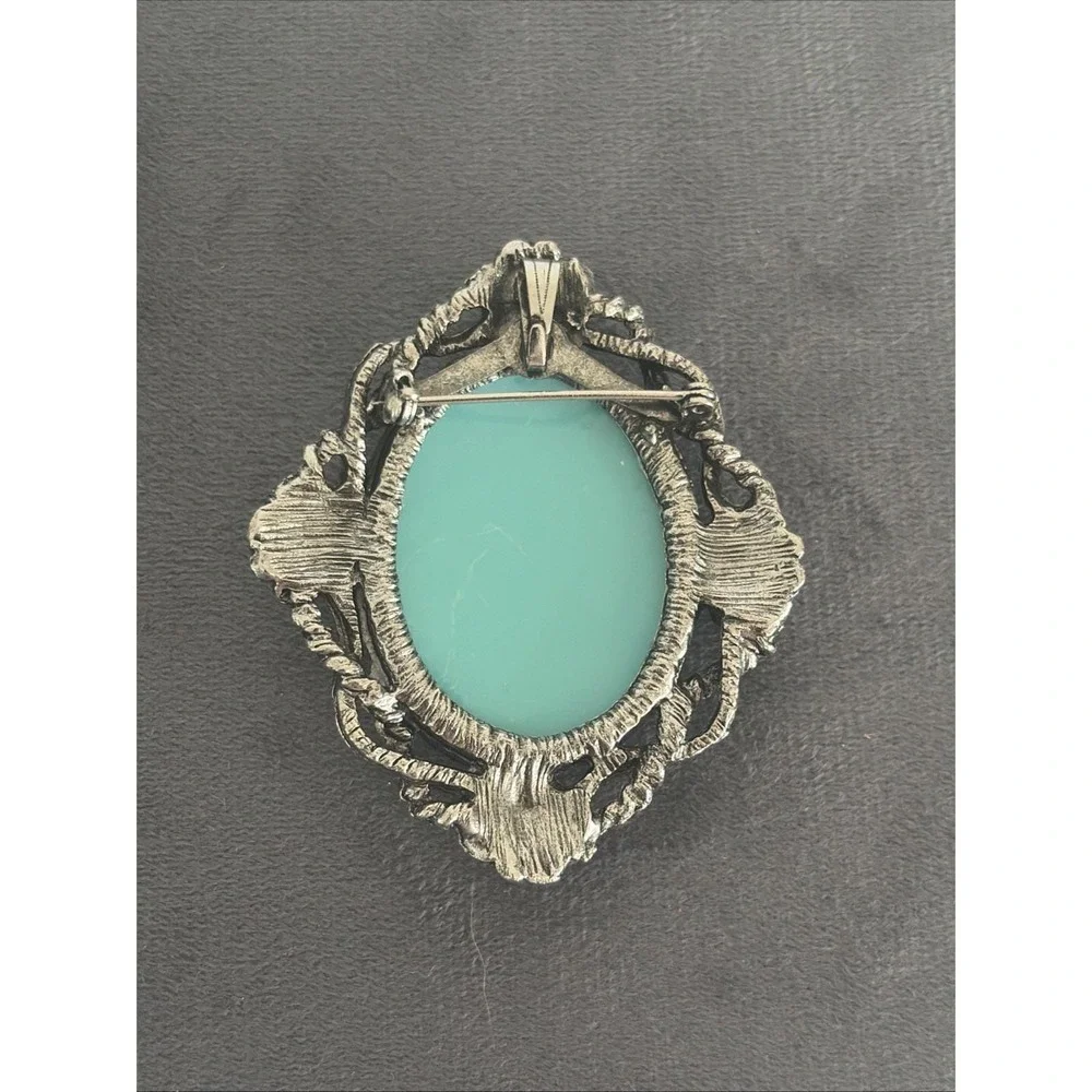 Vintage Silver Tone Pendant Broach w/ Teal Stone and White Floral Design p5